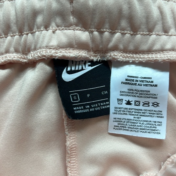 Nike women shorts - Picture 3 of 4